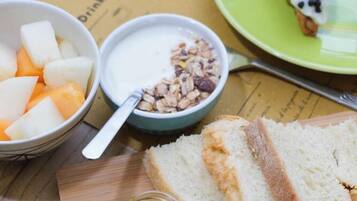 ๋งค์ผ ์ ๋ฝ์ ์์นจ ์์ฌ(1์ธ๋น EUR 10)