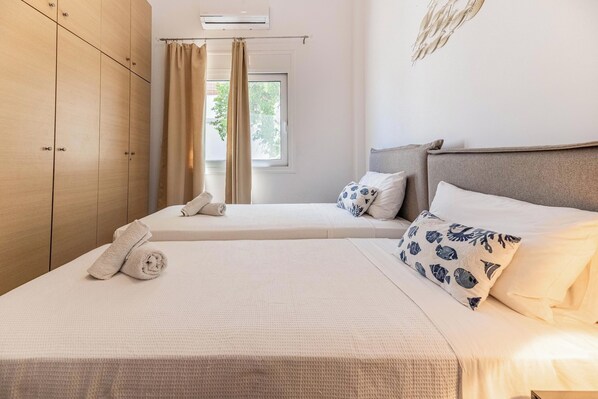 2 bedrooms, in-room safe, iron/ironing board, free WiFi