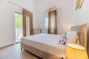 2 bedrooms, in-room safe, iron/ironing board, free WiFi