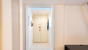 A narrow hallway with a closed door at the end. - Rome City Center modern loft - special offer (Roma)