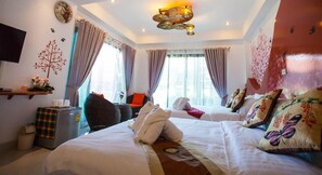 Suite Junior | Kamar mandi | Shower, perlengkapan mandi gratis, pengering rambut, dan handuk