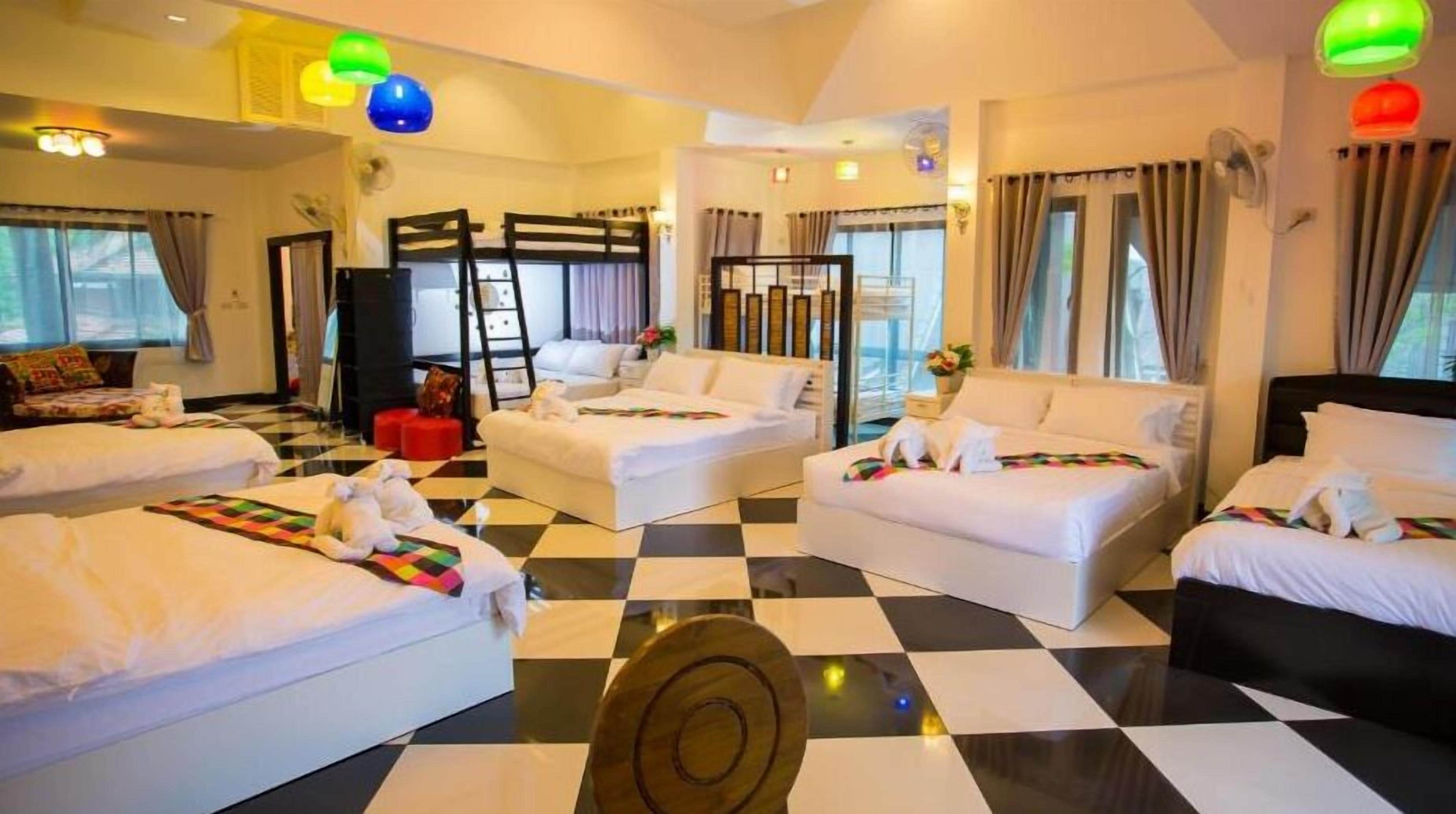 Family Villa | Desk, free WiFi