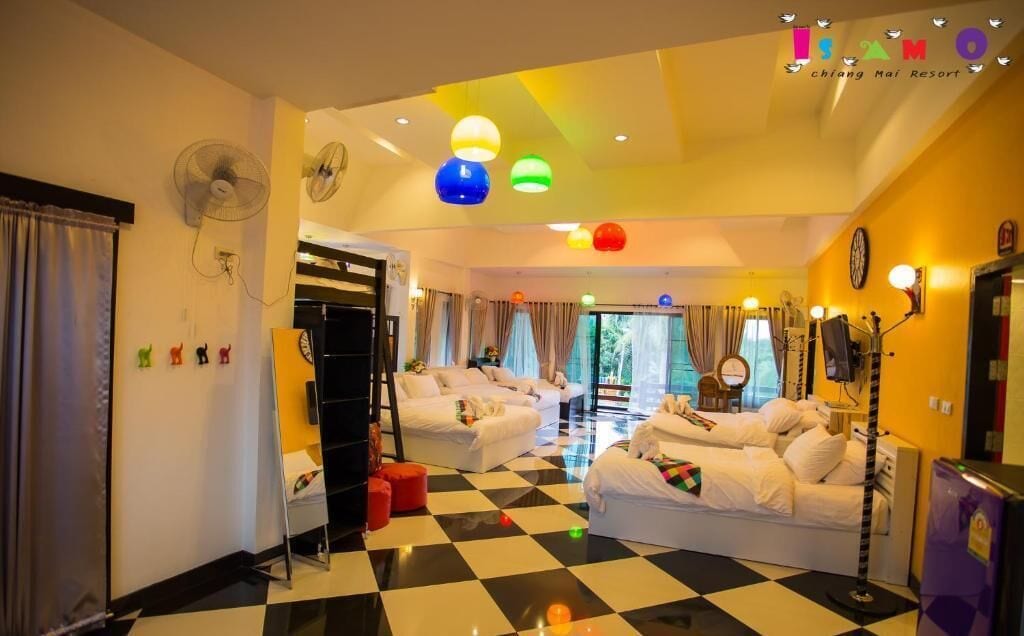 Family Villa | Desk, rollaway beds, free WiFi, bed sheets