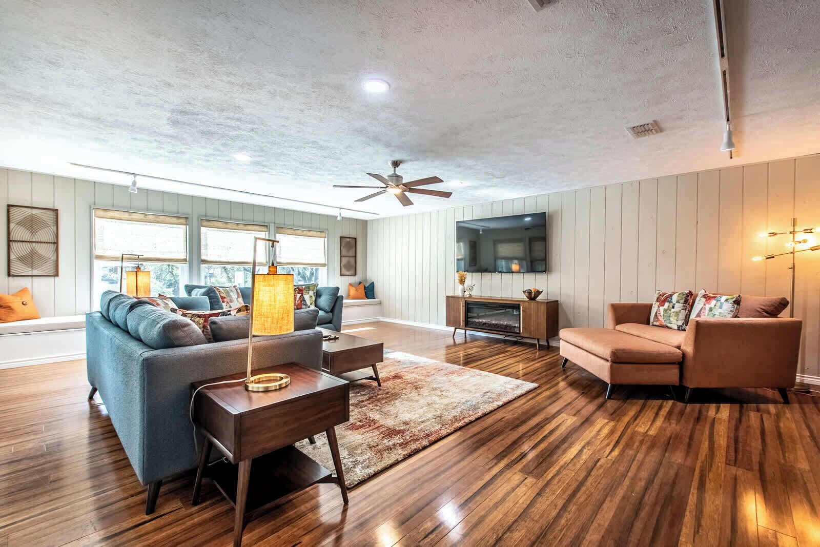 TV, fireplace, offices