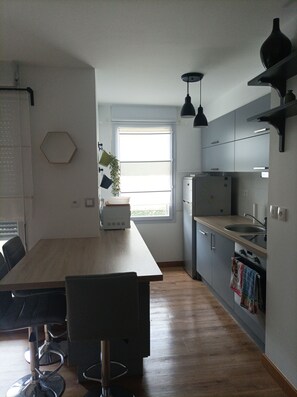 冰箱、微波炉、烤箱、炉灶