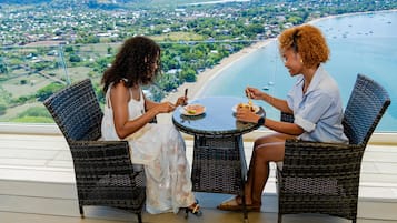 Ruokailu omassa huoneessa