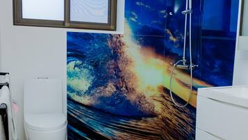 Biệt thự tiện nghi đơn giản, nhiều giường, ban công, quang cảnh biển | Phòng tắm