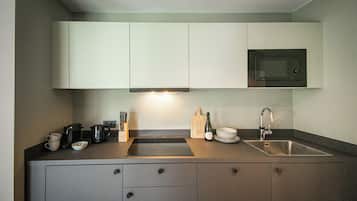Appartement, balcon | Cuisine privée | Réfrigérateur, plaque de cuisson