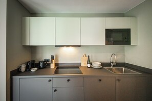 Apartment, Balcony | Private kitchen | Fridge, stovetop, cookware/dishes/utensils
