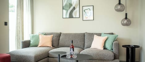 Apartment, Balcony | Living area