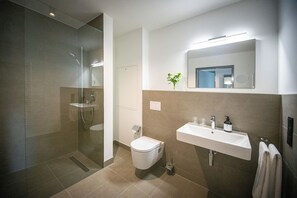 Shower, hair dryer, heated floors, towels - stuub karlsruhe (Karlsruhe)