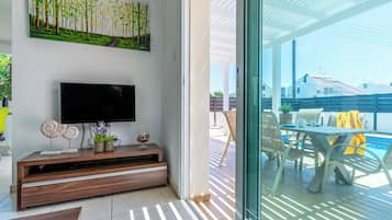 Villa, 3 Schlafzimmer, Terrasse, Stadtblick | Wohnzimmer