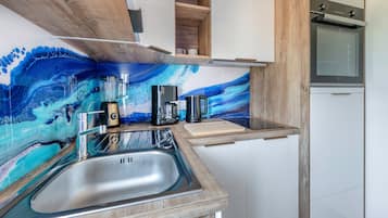 Réfrigérateur, four, cafetiÚre/bouilloire, bouilloire électrique