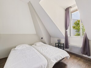 2 bedrooms, iron/ironing board, free WiFi