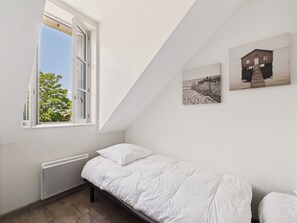 2 bedrooms, iron/ironing board, free WiFi