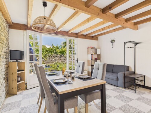 800 m from the beach, garden, house for 4