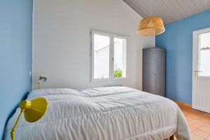 4 bedrooms, iron/ironing board, free WiFi - 700 m from the beach, garden, house for 7 (L'Epine)