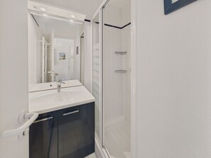 Douche, sèche-cheveux