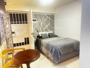 1 chambre, fer et planche à repasser, Wi-Fi, draps fournis