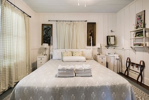 7 bedrooms, desk, iron/ironing board, free WiFi