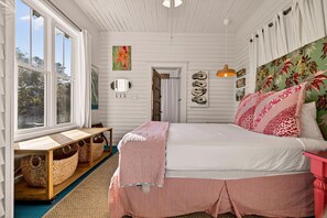7 bedrooms, desk, iron/ironing board, free WiFi