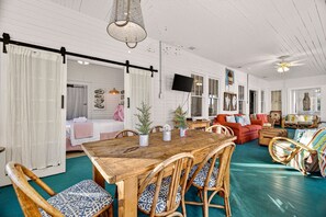 7 bedrooms, desk, iron/ironing board, free WiFi