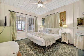 7 Schlafzimmer, Schreibtisch, Bügeleisen/Bügelbrett, kostenloses WLAN