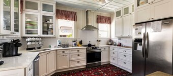 Ebbtide 7BR Historic Beach Cottage Steps from the Ocean by Tybee Cottages