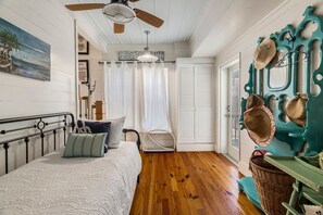 3 soverom, skrivebord, strykejern/-brett og wi-fi (inkludert)