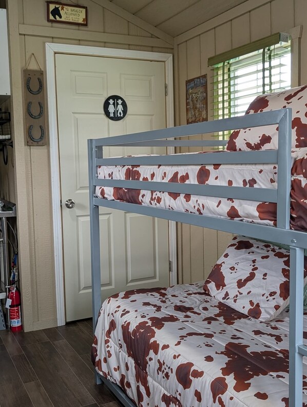 1 habitación y ropa de cama 