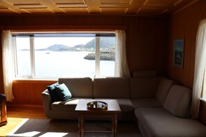Living area - Gammelbutikken Guesthouse (Vestvagoy)