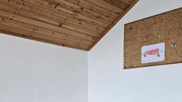 Habitación triple básica, vista al mar | Wifi gratis