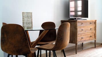 Apartamento con 3 dormitorios | Área de estar | TV de tela plana