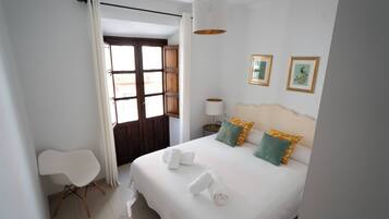 Family Apartment, City View (2) | Blackout drapes, iron/ironing board, free WiFi