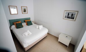 Cortinas blackout, tabla de planchar con plancha y wifi gratis 