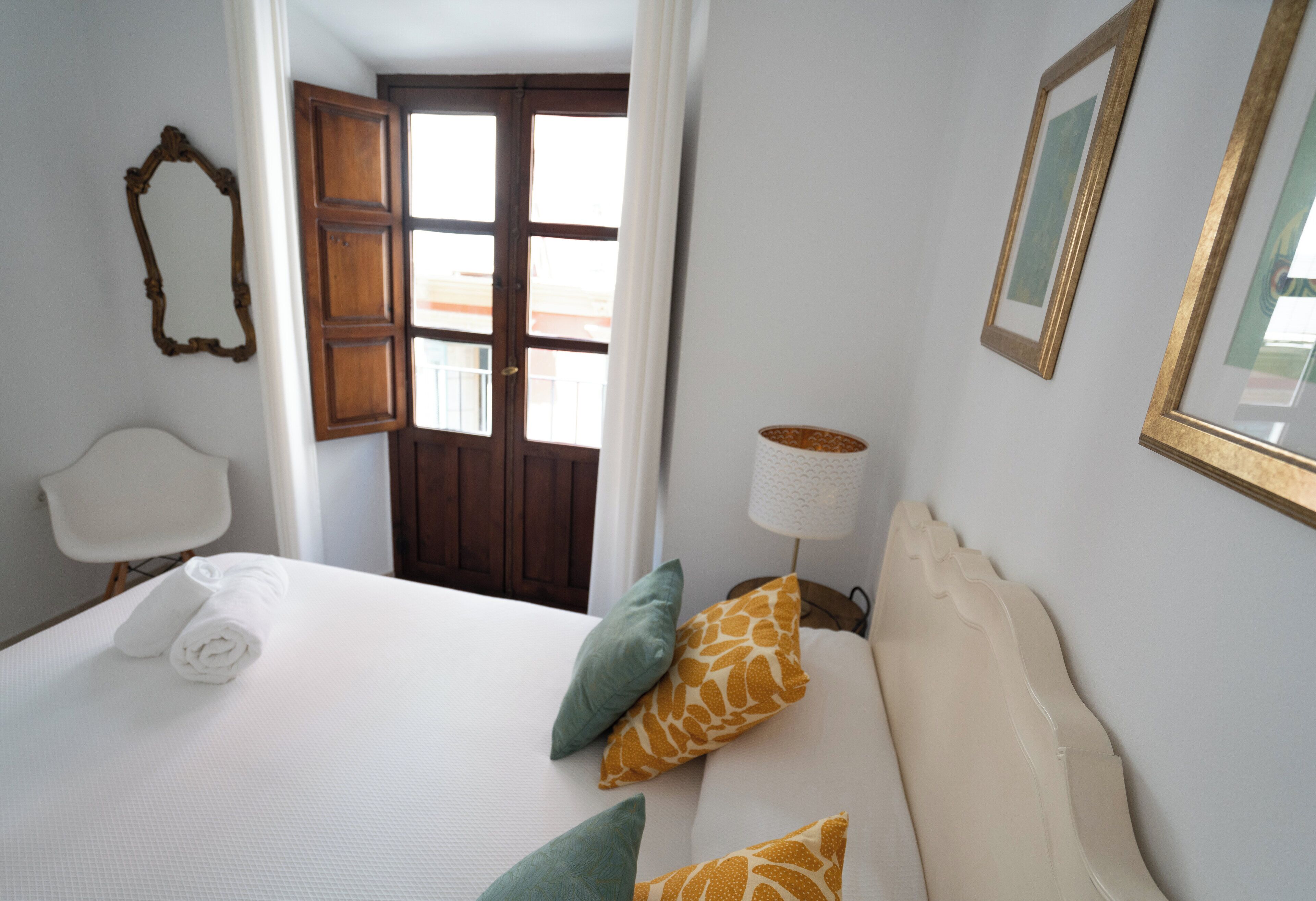 Family Apartment, City View (2) | Blackout drapes, iron/ironing board, free WiFi