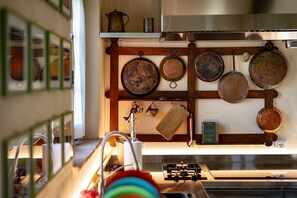 Frigorífic, microones, forn i placa de cuina