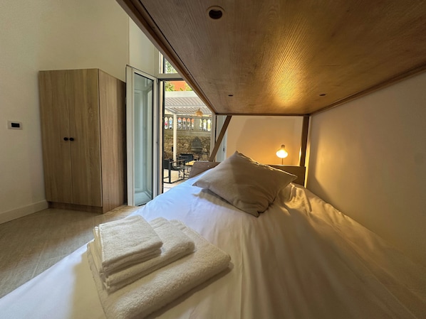 3 chambres, fer et planche à repasser, Wi-Fi, draps fournis