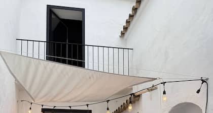 Casa Entre Lunas - Stylish Rustic Retreat in Historic Mountain Village