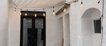 Casa Entre Lunas - Stylish Rustic Retreat in Historic Mountain Village