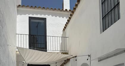Casa Entre Lunas - Stylish Rustic Retreat in Historic Mountain Village