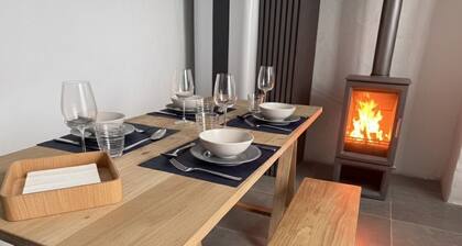 Casa Entre Lunas - Stylish Rustic Retreat in Historic Mountain Village
