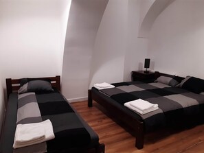 2 chambres, fer et planche à repasser, Wi-Fi, draps fournis