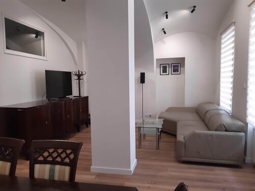 Klimt2 – spacious 2-bedroom apt in Bielsko center, ideal for families & groups