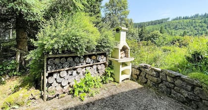 Wunderbares alleinstehendes Ferienhaus für 6 Leute mit TV, Innenhof und Parkplatz