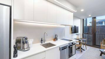 Coffee/tea maker, fridge, microwave, oven