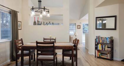 Rock Bluff Retreat - Home for 6!