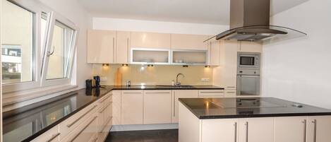 Mikrowelle, Ofen, Geschirrspüler