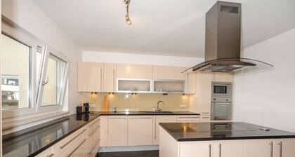 Schönes alleinstehendes Ferienhaus mit W-LAN, TV, Terrasse, Haustiere erlaubt und Parkplatz