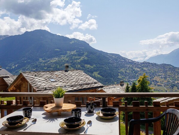 تناول الطعام بالخارج